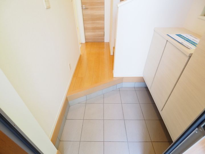 神奈川県横浜市青葉区あかね台2(一戸建)の賃貸物件の玄関