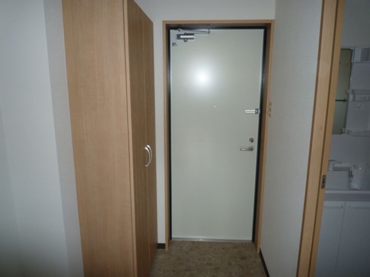 広島県広島市中区吉島東1(マンション)の賃貸物件の玄関