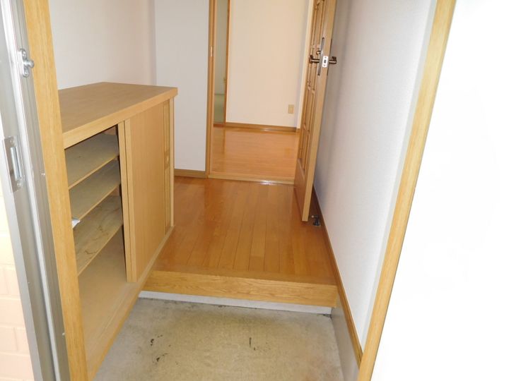 メゾンクレールBの玄関