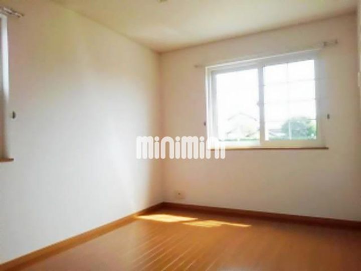 クローバー嶺田の内装