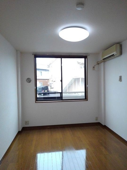 モゥトイン野田の居間