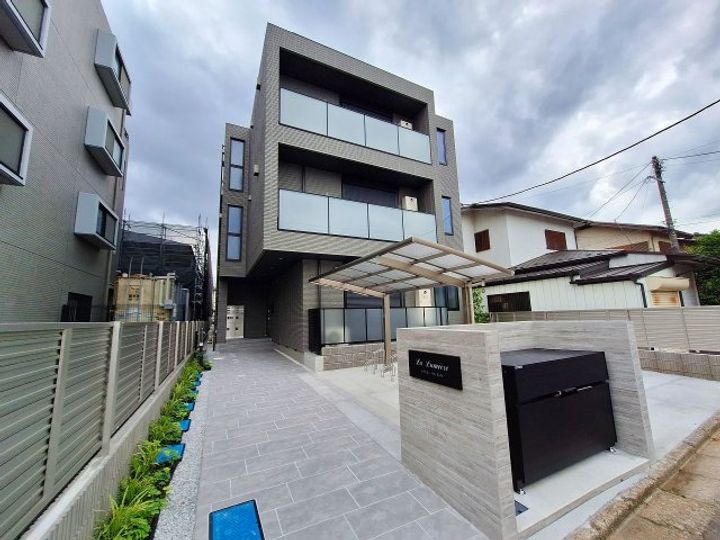 ラ ルミエールの外観