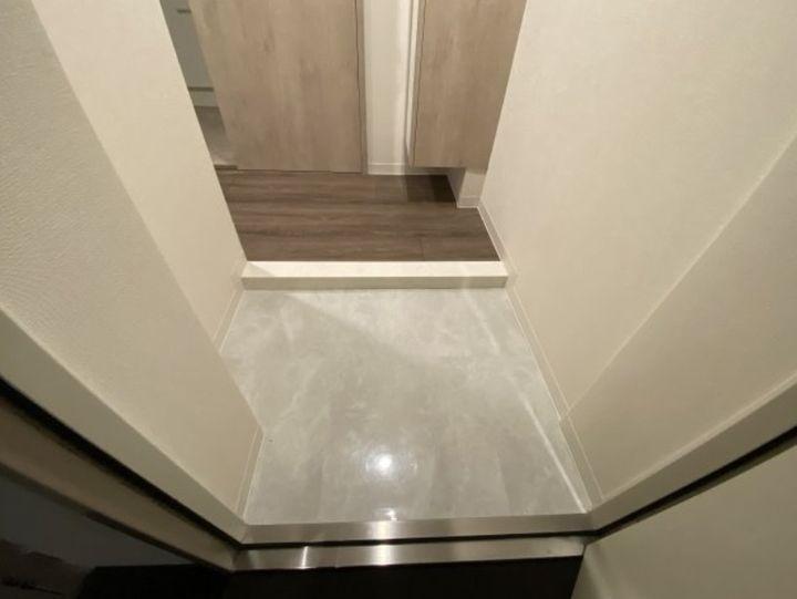 グローリオシェルト池袋本町の玄関