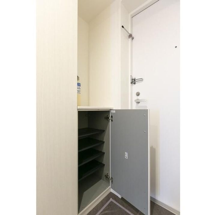 東京都板橋区中丸町(マンション)の賃貸物件の玄関