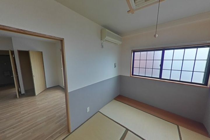 フローレンス新庄の居間