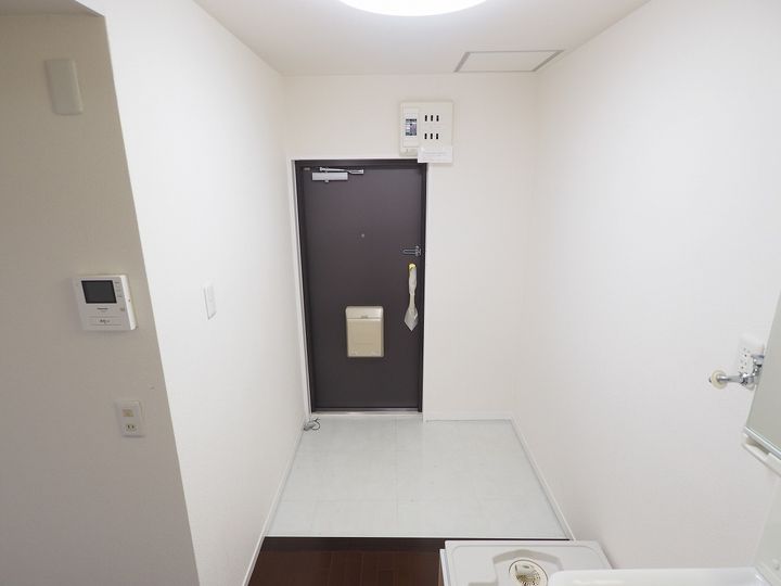 田中マンションの玄関