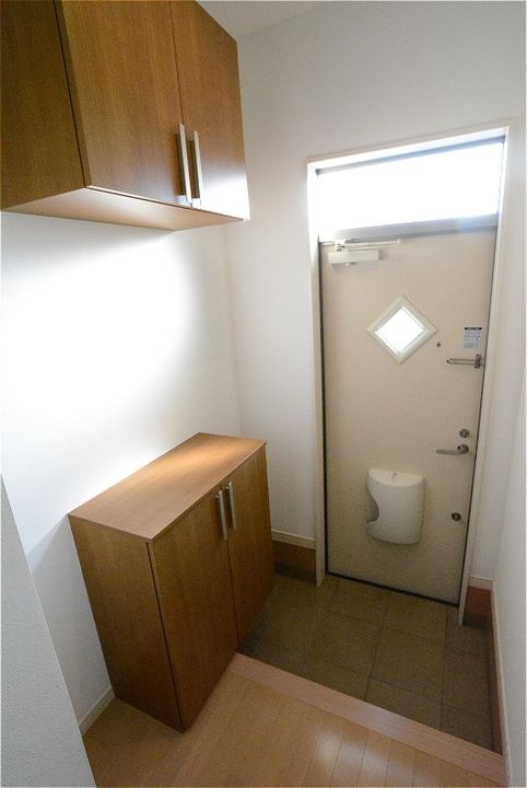 ハイドコート2号地の玄関