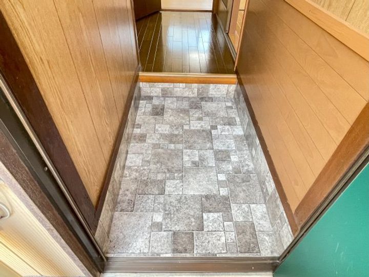 今井アパートBの玄関