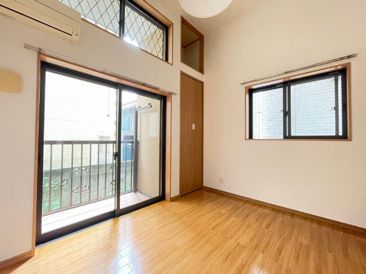 ドルフィン神之木町の居間