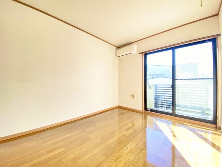 M-MIKAWAYAの居間