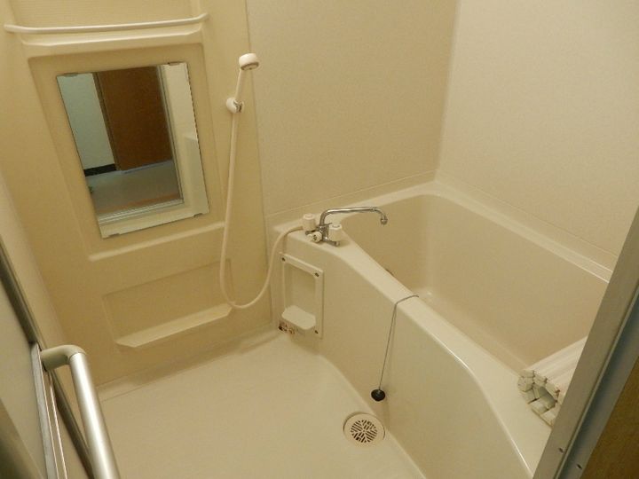 カネヒビルの風呂