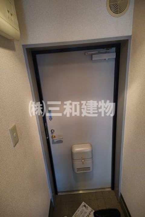 コンフォールイシガミの玄関