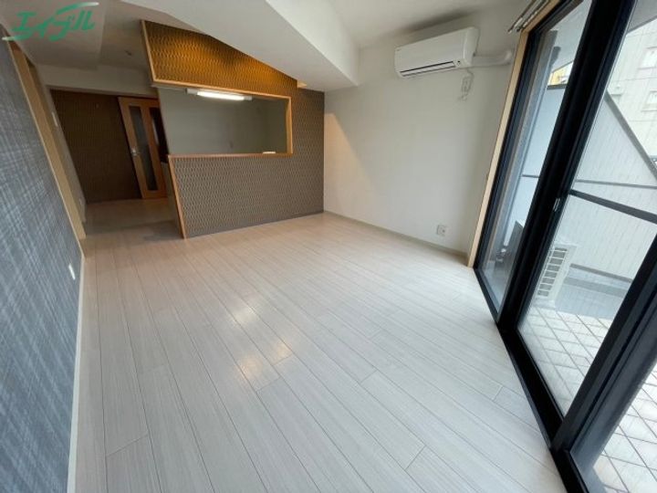 ウエストエンドビルの居間