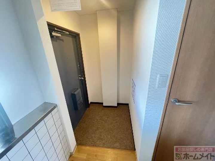 山口ビルの玄関