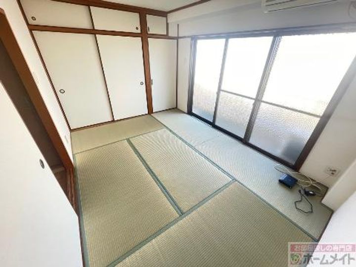 山口ビルの居間