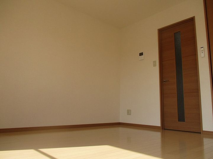 レックマンション新品治B棟の居間