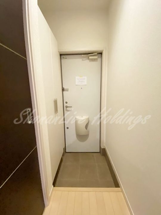 クリスタルコートの玄関