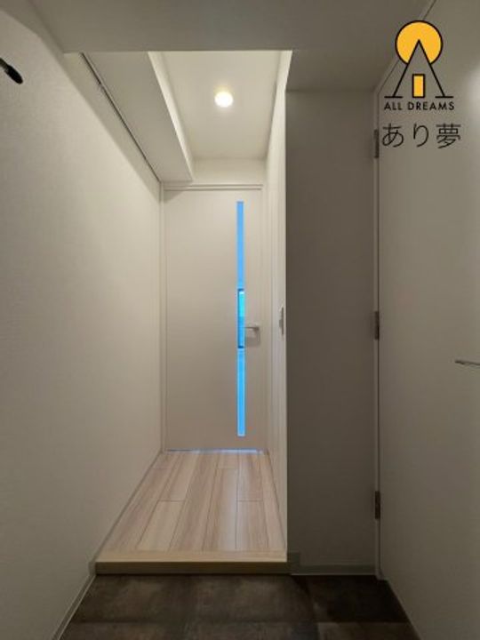 エル・セレーノ横浜関内デューエの玄関