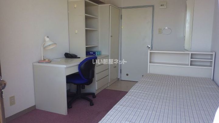 ドーミー赤池の居間