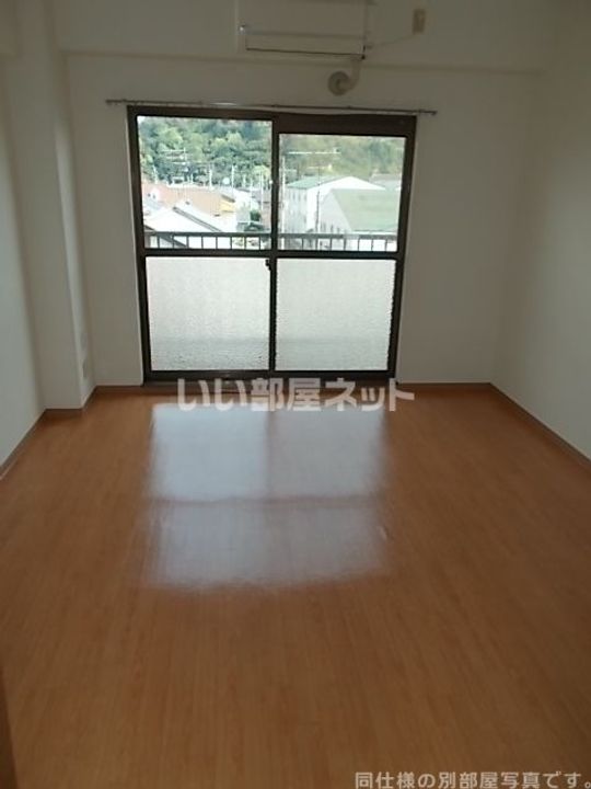 藤原マンション桜井の居間