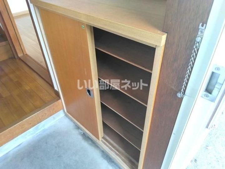 コーポ宮 1号棟の玄関