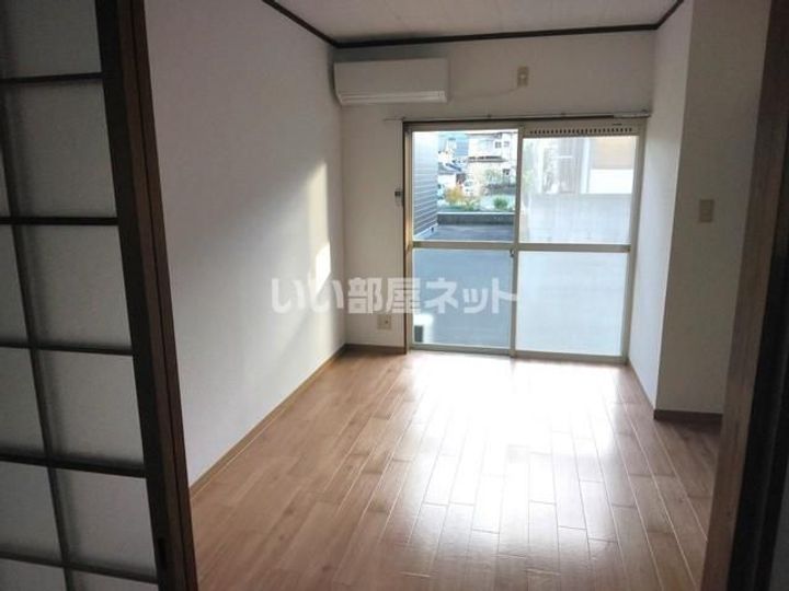 コーポ宮 1号棟の居間