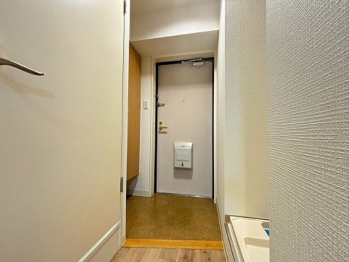 第21友建ビルの玄関