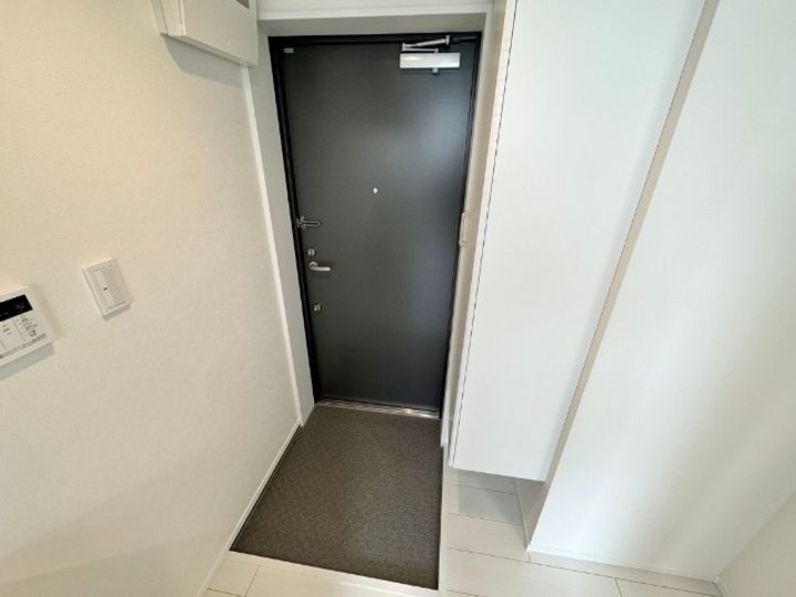 早稲田鶴巻町IMAハウスの玄関
