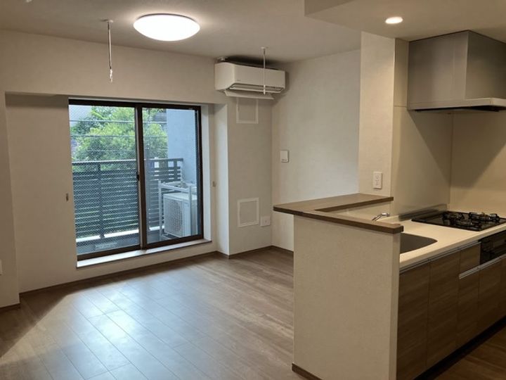 東京都新宿区河田町(マンション)の賃貸物件の居間