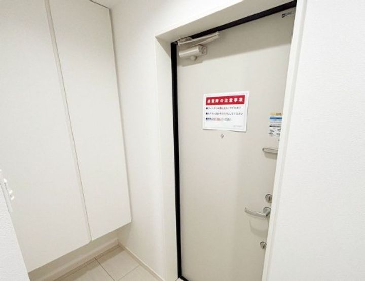 東京都世田谷区代田4(マンション)の賃貸物件の玄関