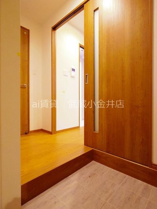 東京都小金井市中町2(マンション)の賃貸物件の玄関