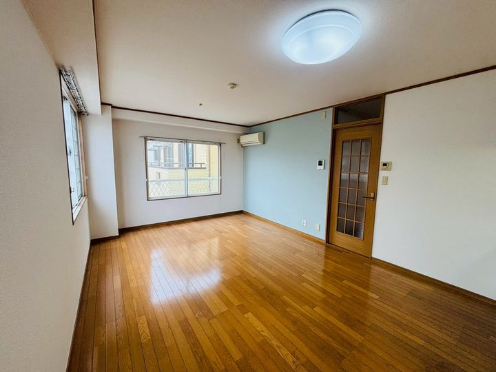 大和ビル宮野木の居間