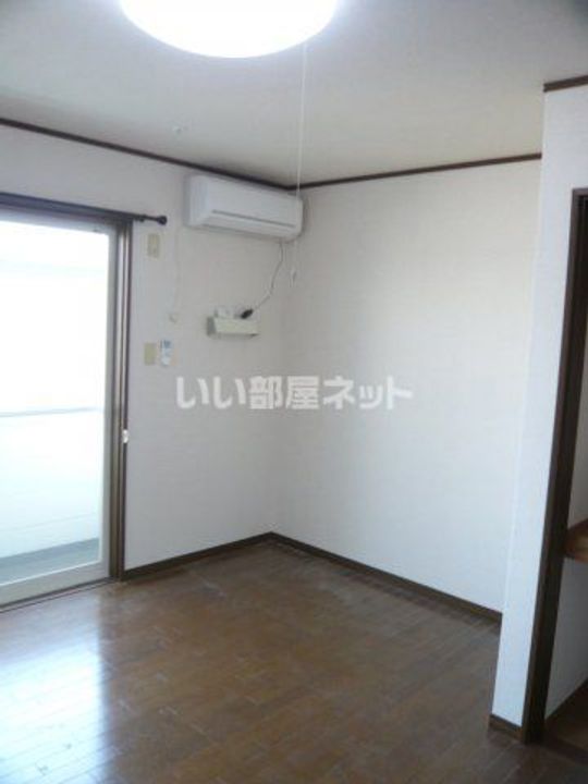 新潟県上越市子安新田(アパート)の賃貸物件の居間