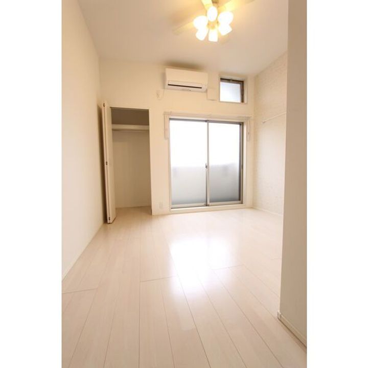 KMDハウスの居間