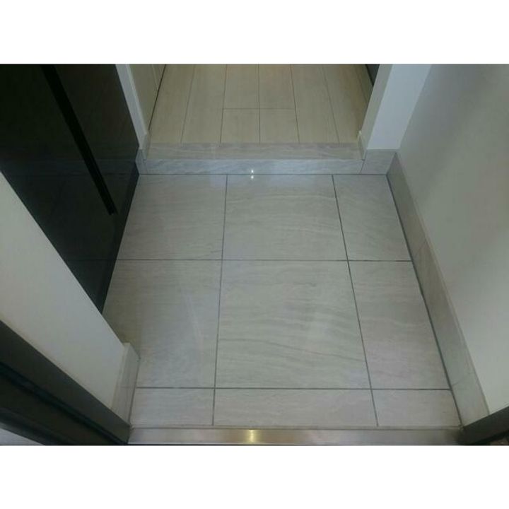 東京都足立区西新井本町2(マンション)の賃貸物件の玄関