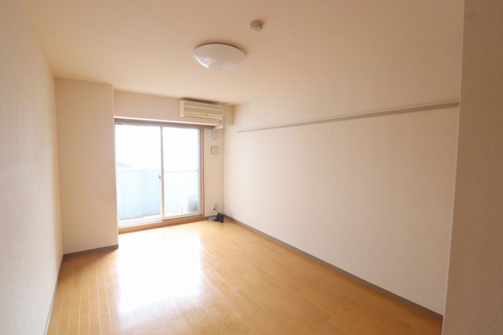 新潟県新潟市中央区東中通2番町(マンション)の賃貸物件の居間