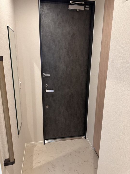 方南町アパートメントの玄関