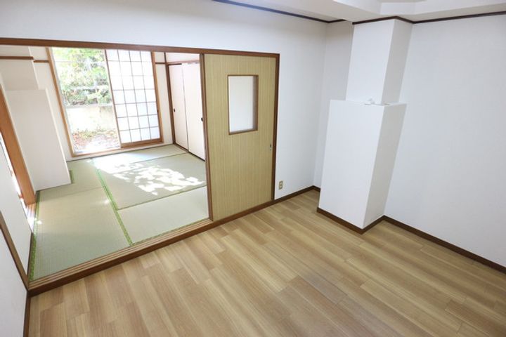 萩山サミットビルの居間