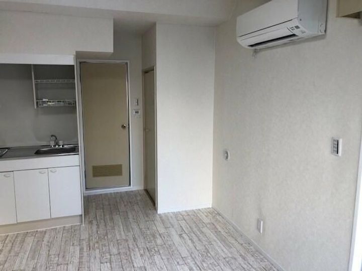 ヴェルメゾン初台の玄関