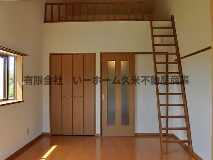 メゾンドヒルIIの居間