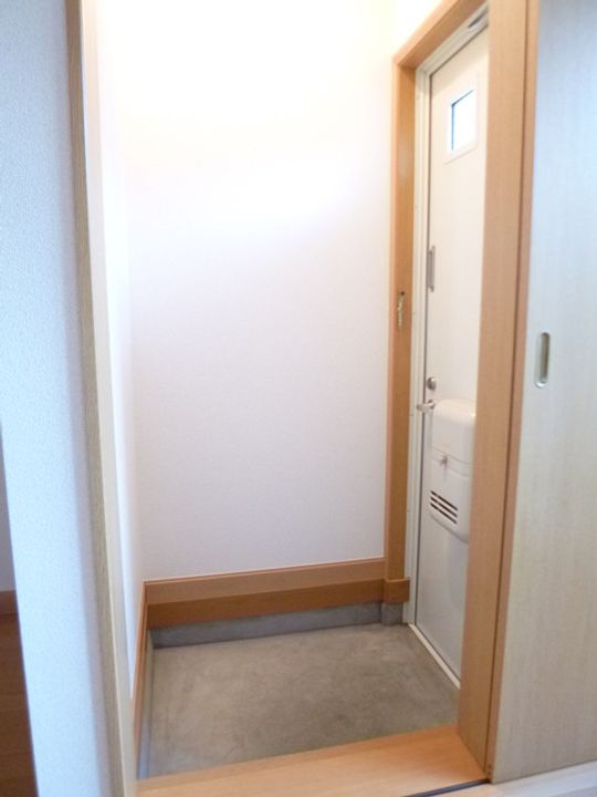 クレール下北沢の玄関