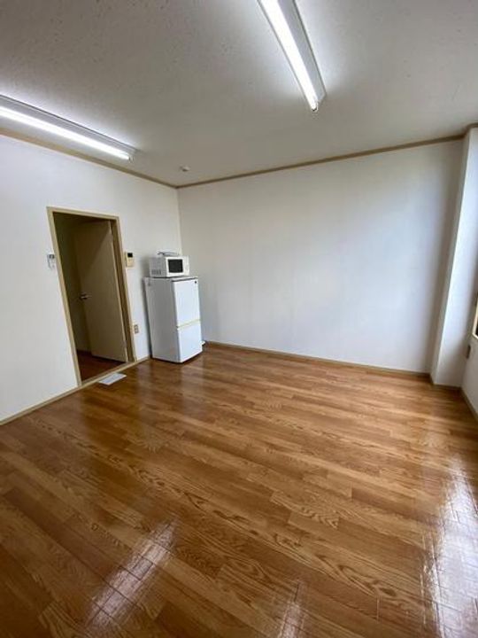 富田町コーポ(西側)の居間