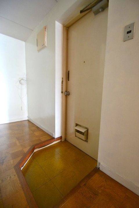 白鳳ビルの玄関