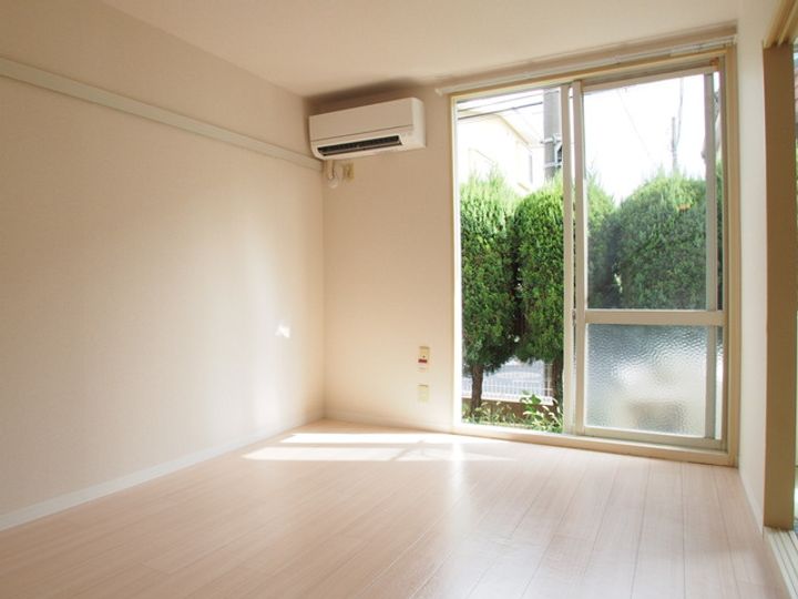 ペルテ・ハイローズBの居間