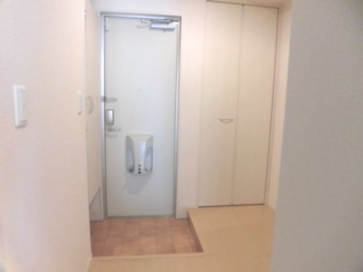 鹿児島県鹿児島市東谷山2(アパート)の賃貸物件の玄関