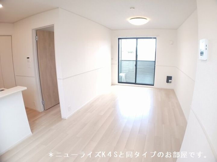 滋賀県東近江市聖和町(アパート)の賃貸物件の居間