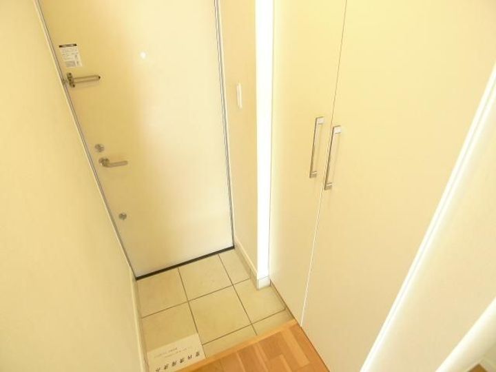 ヴィバーチェ千住の玄関