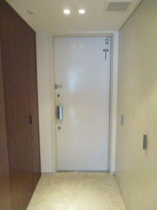 エムエムタワーズフォレシスL棟の玄関