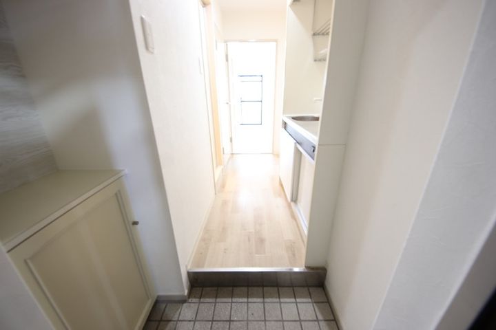 兵庫県尼崎市西本町8(マンション)の賃貸物件の玄関