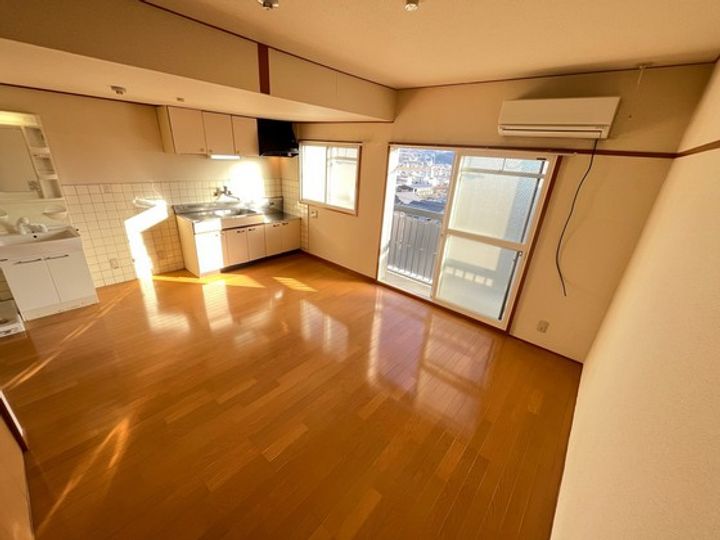 石本ビルの居間